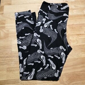 LuLaRoe TC Gray and White Patterned Leggings